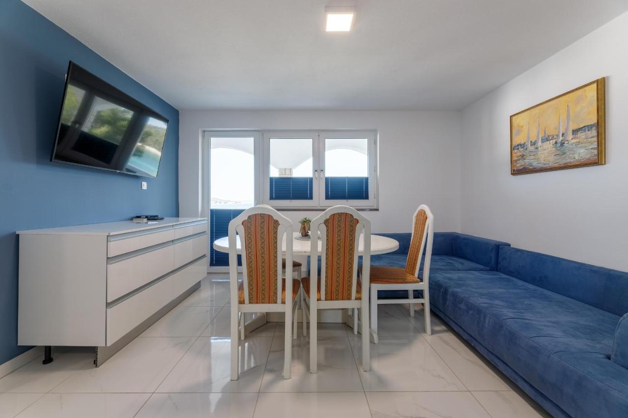 Rosmarin - Family Friendly, Beachfront *
