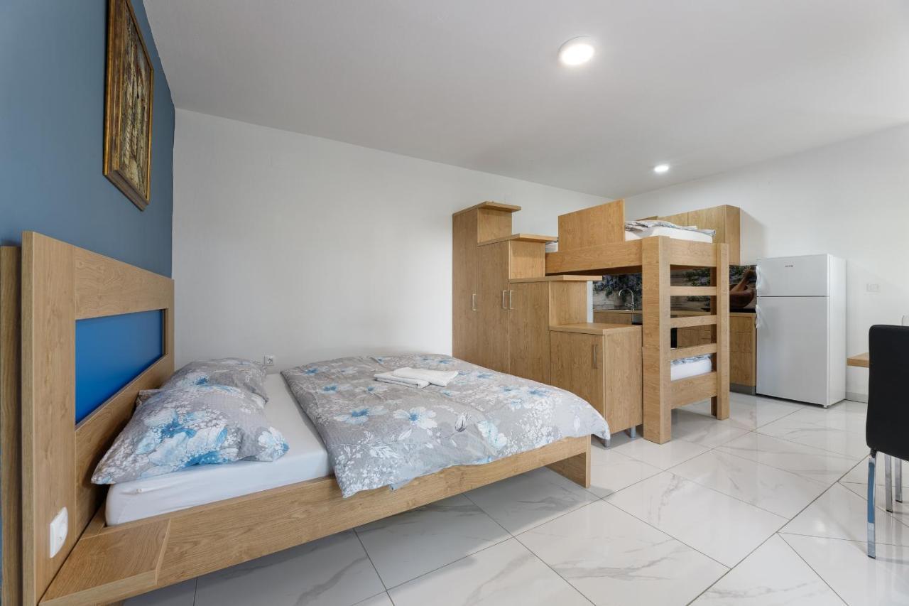 Rosmarin - Family Friendly, Beachfront Appartement Pašman
