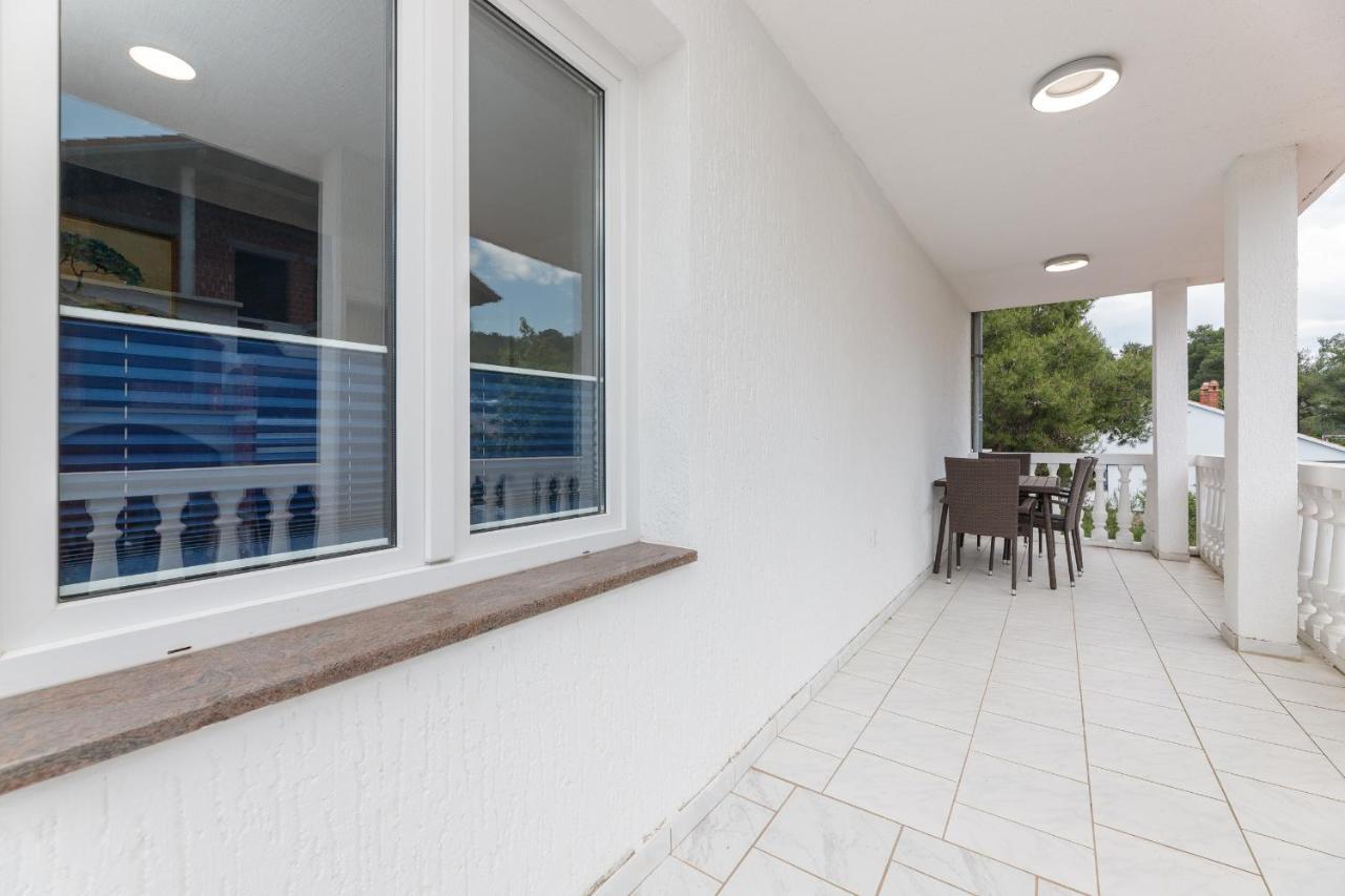 Rosmarin - Family Friendly, Beachfront *