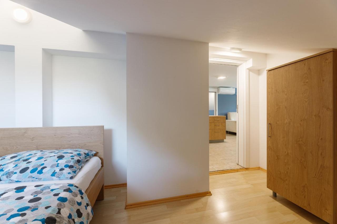 Rosmarin - Family Friendly, Beachfront Appartement Pašman