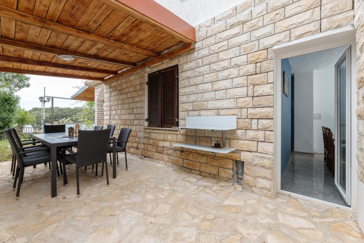 Rosmarin - Family Friendly, Beachfront