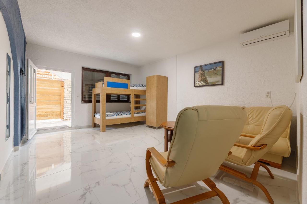 Appartement Rosmarin - Family Friendly, Beachfront