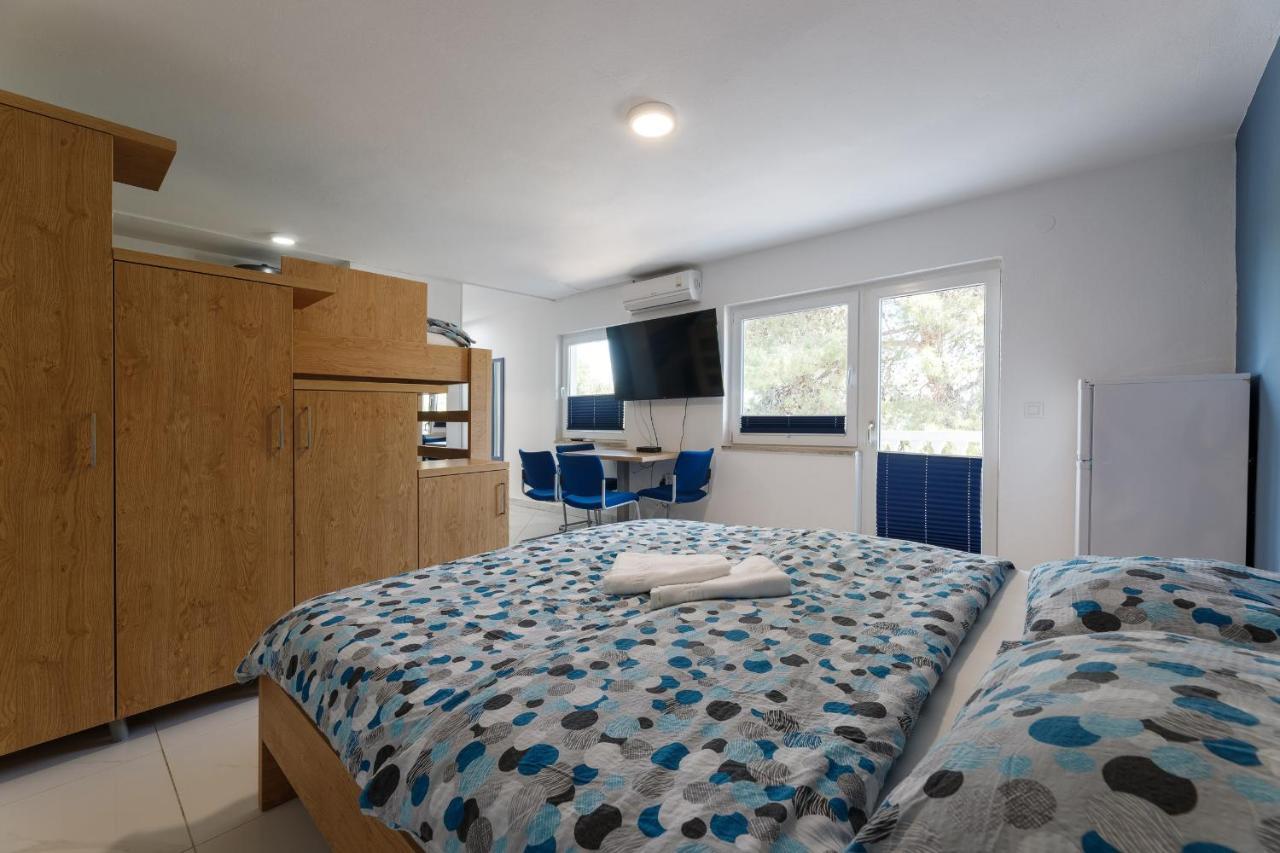 Rosmarin - Family Friendly, Beachfront *