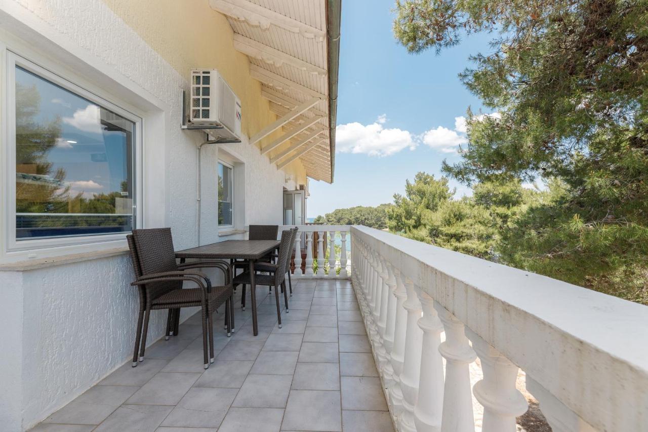 Rosmarin - Family Friendly, Beachfront *