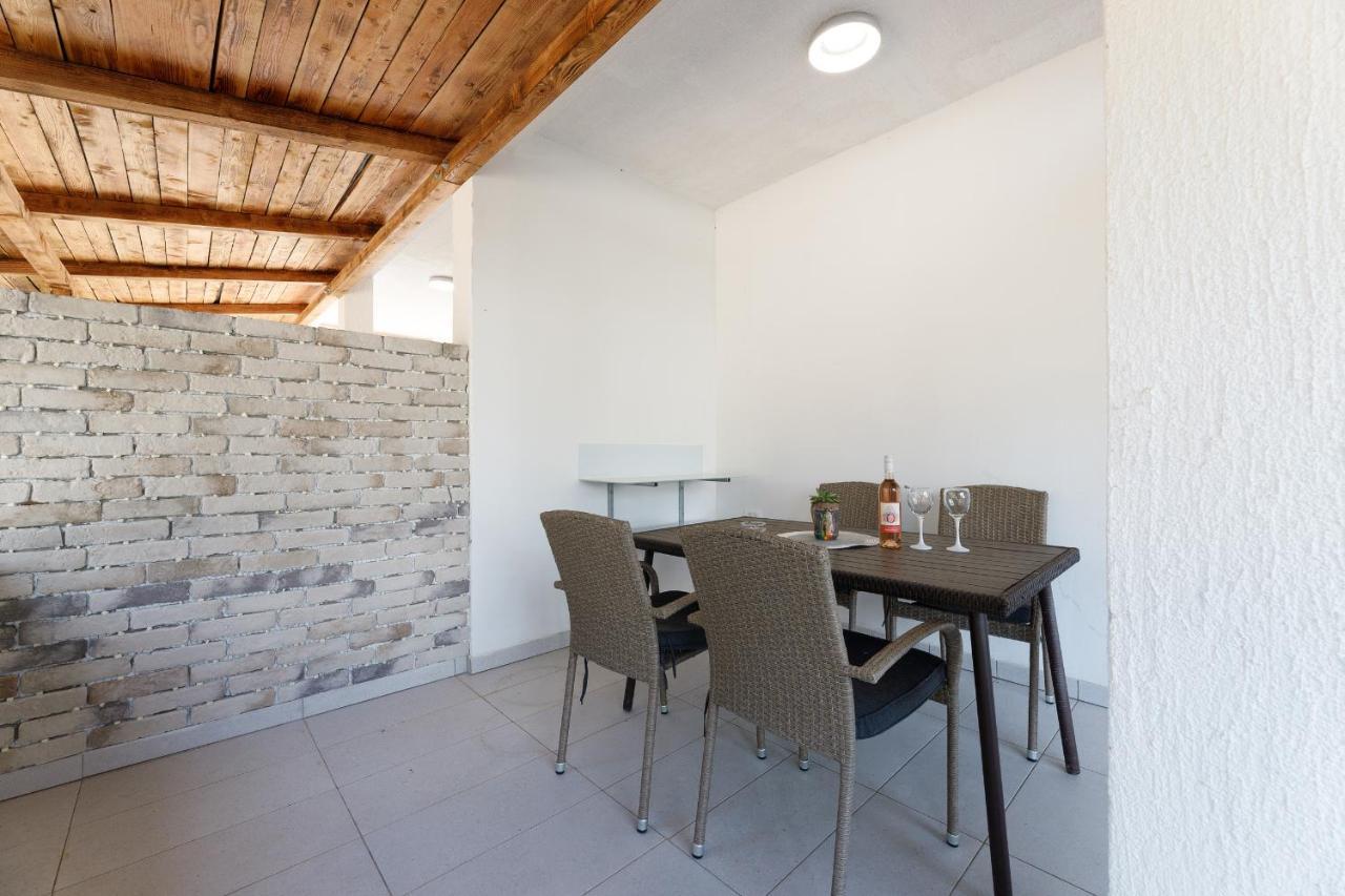 Rosmarin - Family Friendly, Beachfront
