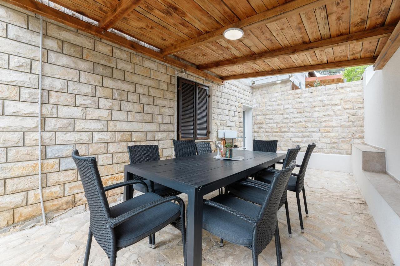 Rosmarin - Family Friendly, Beachfront * Pašman