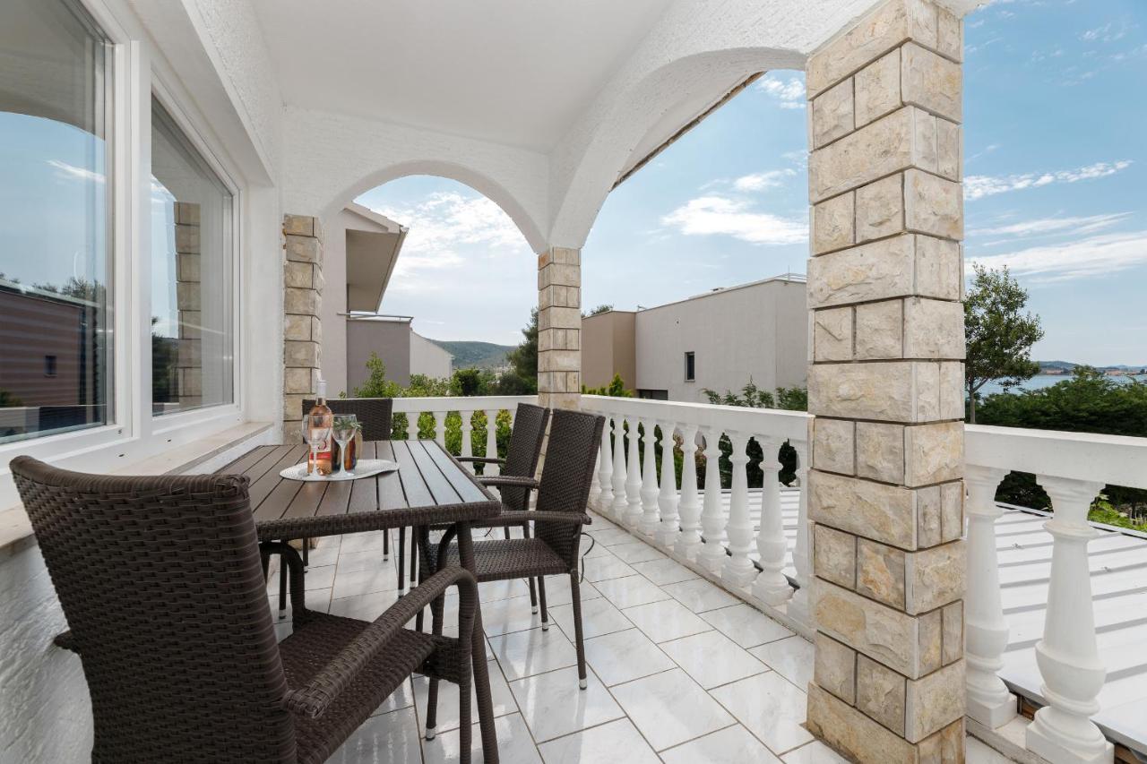 Rosmarin - Family Friendly, Beachfront