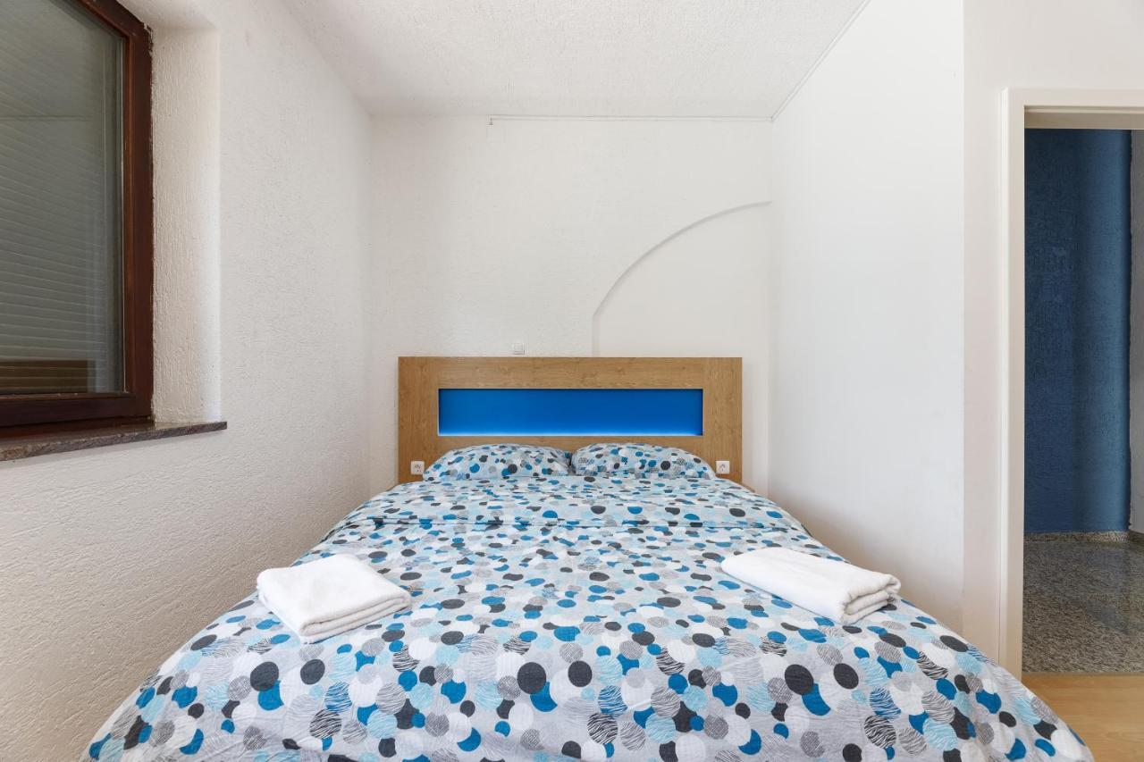 Rosmarin - Family Friendly, Beachfront * Pašman
