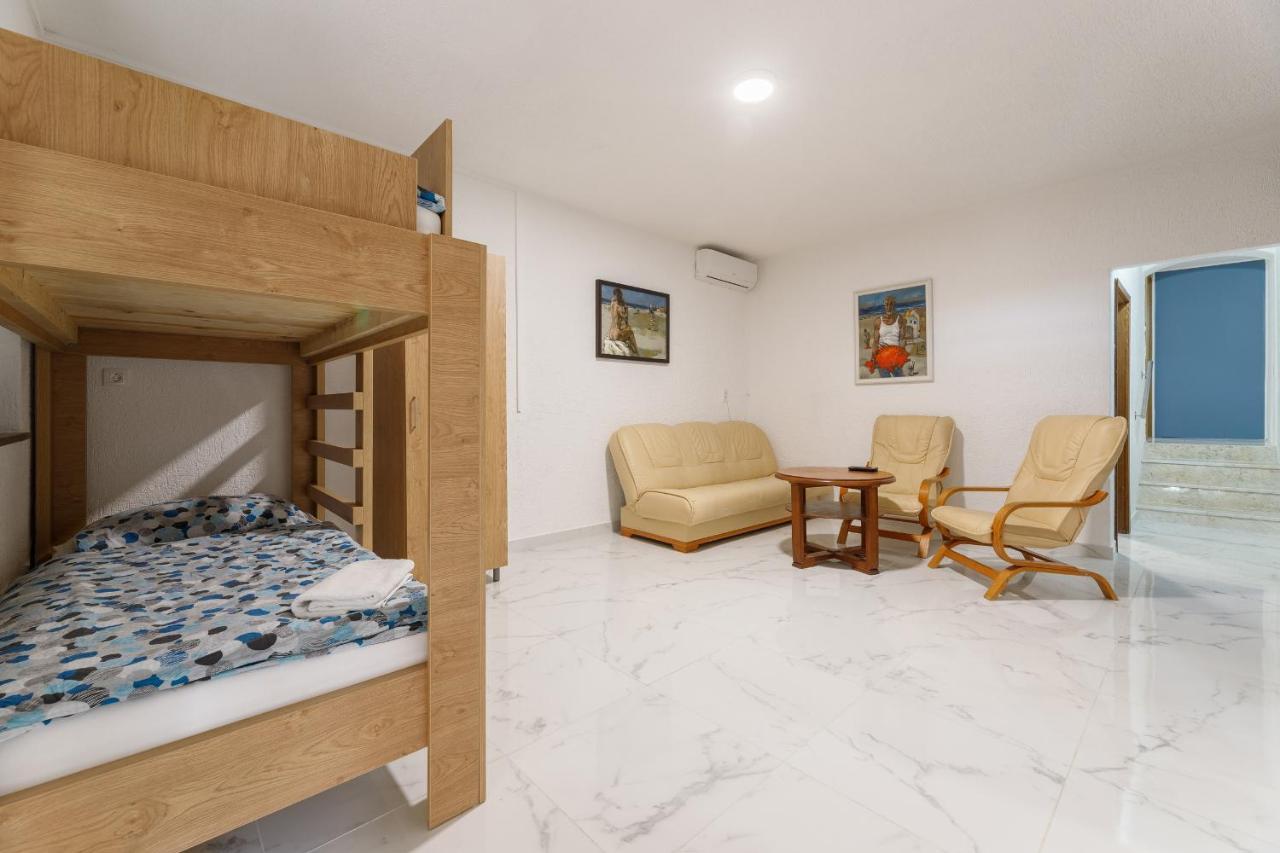 Rosmarin - Family Friendly, Beachfront *