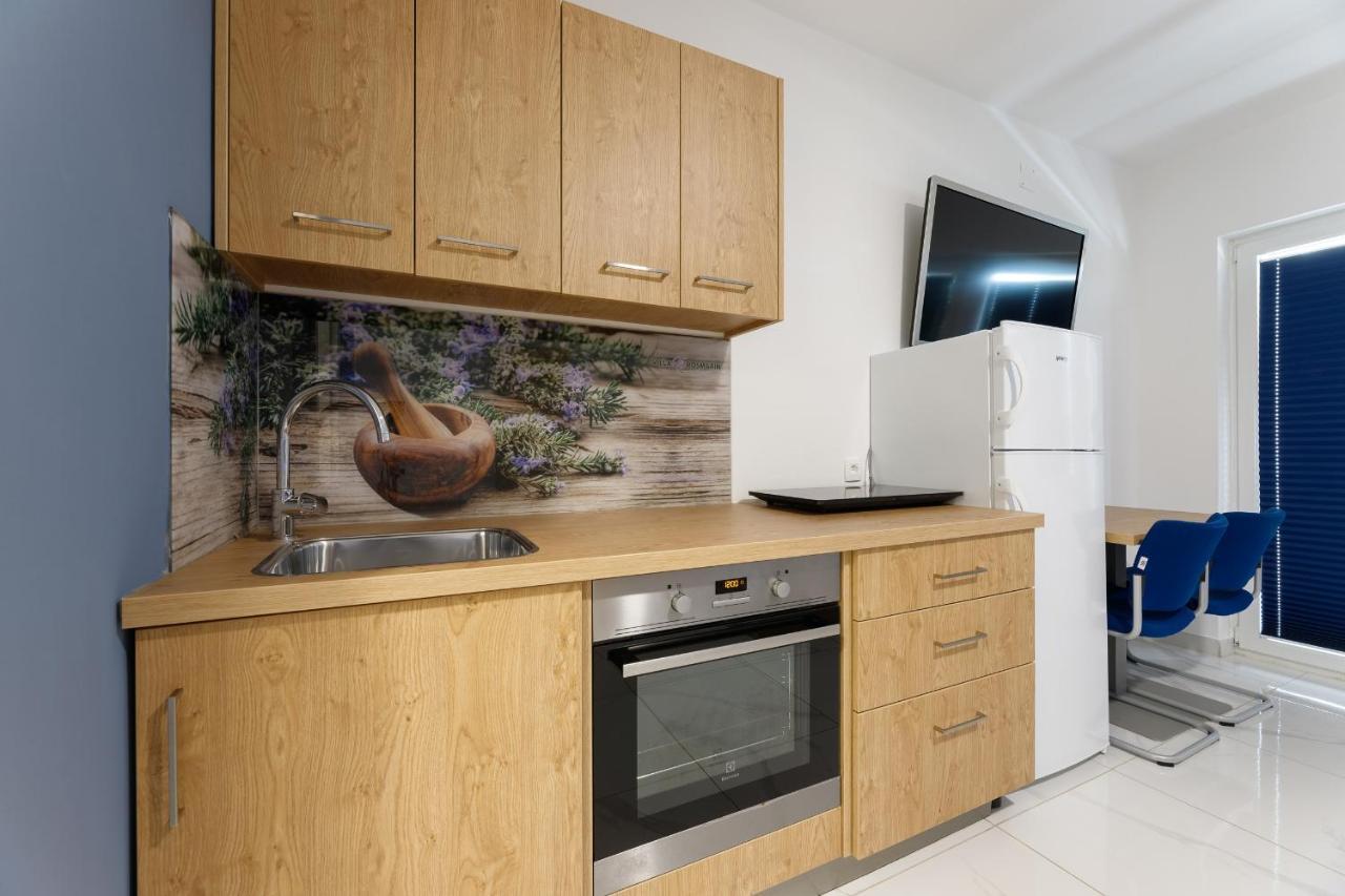 Appartamento Rosmarin - Family Friendly, Beachfront Pašman